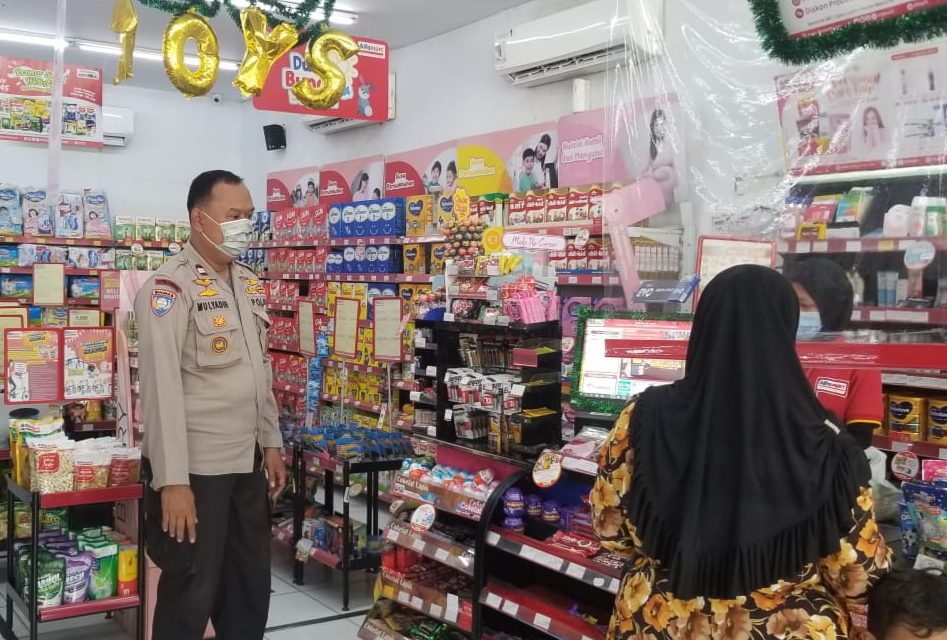 Bhabinkamtibmas Polsek Cipondoh Lakukan Pemantauan Mini Market Di Jln. Kyai Maja Kel. Panunggangan, Pinang