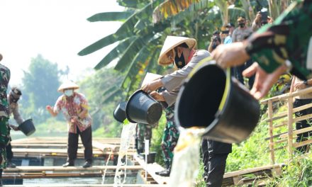 Kapolrestro Tangkot Dampingi Kabaharkam Polri Dan Alumni Akabri 89 Berdayakan Lahan Tidur Menjadi Kawasan Ketahanan Pangan