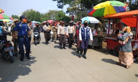 Polsek Cipondoh Bersama 3 Pilar Gelar Operasi Yustisi Dan Penegakan Disiplin Prokes Di Jln. Irigasi Sipon, Cipondoh