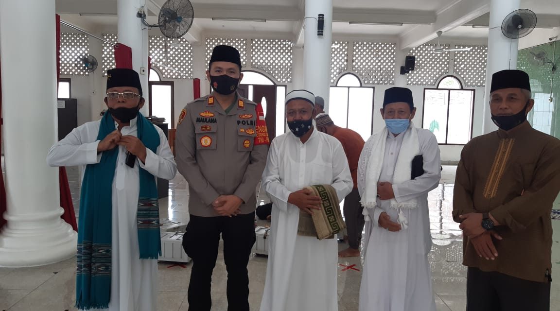 Kapolsek Cipondoh Sholat Jumat Di Al Muhajirin Dalam Rangka Jumling