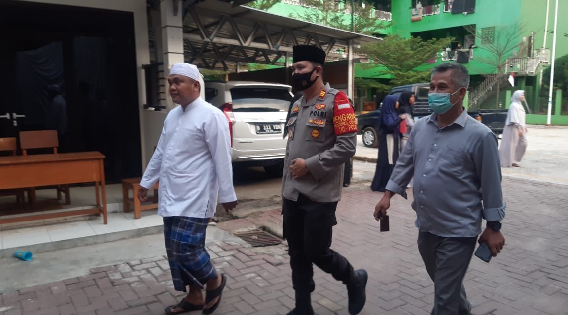 Kapolsek Cipondoh Sambangi Ketua MUI Kec. Pinang, Bahas Peran Serta Toga Dalam Kamtibmas Dan Pelaksanaan Prokes