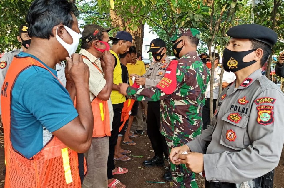 Wakapolsek Cipondoh Pimpin Operasi Yustisi Mobile Dan Penegakan Disiplin Protokol Kesehatan Bersama 3 Pilar Kec. Cipondoh