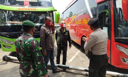 Unit Sabhara Polsek Cipondoh Bersama 3 Pilar Lakukan Pendisiplinan Dan Himbauan Prokes Di Terminal Poris Plawad