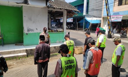 Polsek Cipondoh Gelar Ops. Yustisi, Aman Nusa, Pendisiplinan Dan Himbauan Prokes Di Jln. Utama Perumahan PGP Pinang