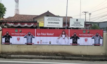 Polsek Cipondoh Pasang Spanduk “AYO PAKAI MASKER PRESIDEN RI, TNI  Dan POLRI Di Sekeliling Halaman Mapolsek Cipondoh