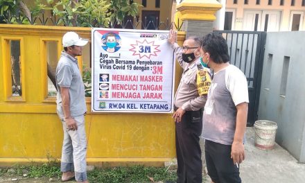 Bhabinkamtibmas Polsek Cipondoh Bersama Komunitas RW Berikan Himbauan Prokes Di RW 04 Kel. Ketapang