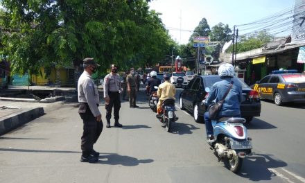 Petugas Gabungan Polsek Cipondoh Gelar Ops. Yustisi Di Jalan Maulana Hasanudin Cipondoh Tindak 19 Pelanggar Prokes