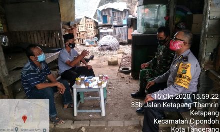 Sosialisasi Prokes 3M Oleh Bhabinkamtibmas Beserta Babinsa Kel. Ketapang Kepada Warga RT 02/03 Kel. Ketapang, Cipondoh