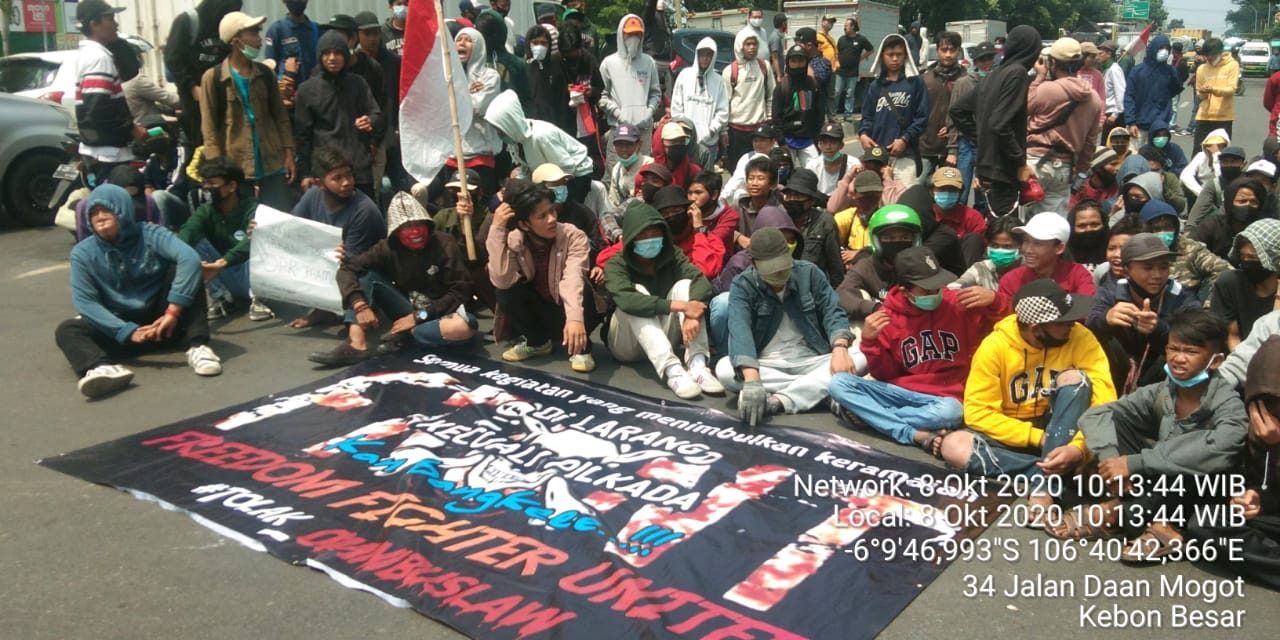 Demo Buruh Rusuh Di Jalan Daan Mogot Km.19 Depan Kawasan Pergudangan GBN Batu Ceper