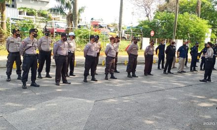 Polsek Cipondoh Lakukan Pengamanan Aksi Mogok Buruh Tolak Pengesahan RUU OMNIBUSLAW  PT. TIFIKO