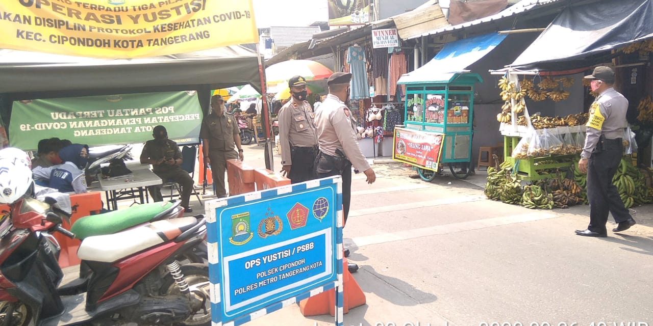 Gelar Patroli Rutin, Polsek Cipondoh Ajak Masyarakat Patuhi Protokol Kesehatan Cegah Covid-19 Menuju AKB Di Pasar Sipon