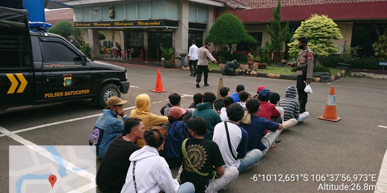 Personil Polsek Batu Ceper Tingkatkan Pengamanan Jalur Lintas Utama Keberangkatan massa elemen Serikat Buruh, Ormas/LSM,  Mahasiswa, Pelajar,  Alumni 212 yang akan melakukan Aksi Unjuk Rasa Penolakan UU Omnibus Law Cipta Kerja ke Jakarta