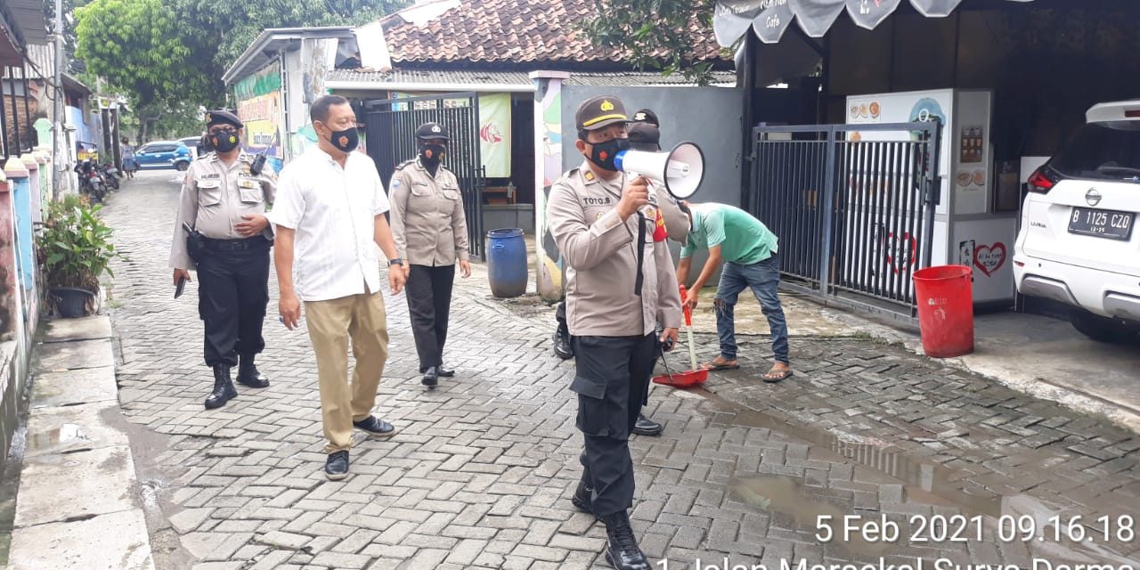 Tangerang Bermasker, Polsek Neglasari Sosialisasikan Prokes dan Bagikan Ratusan Masker