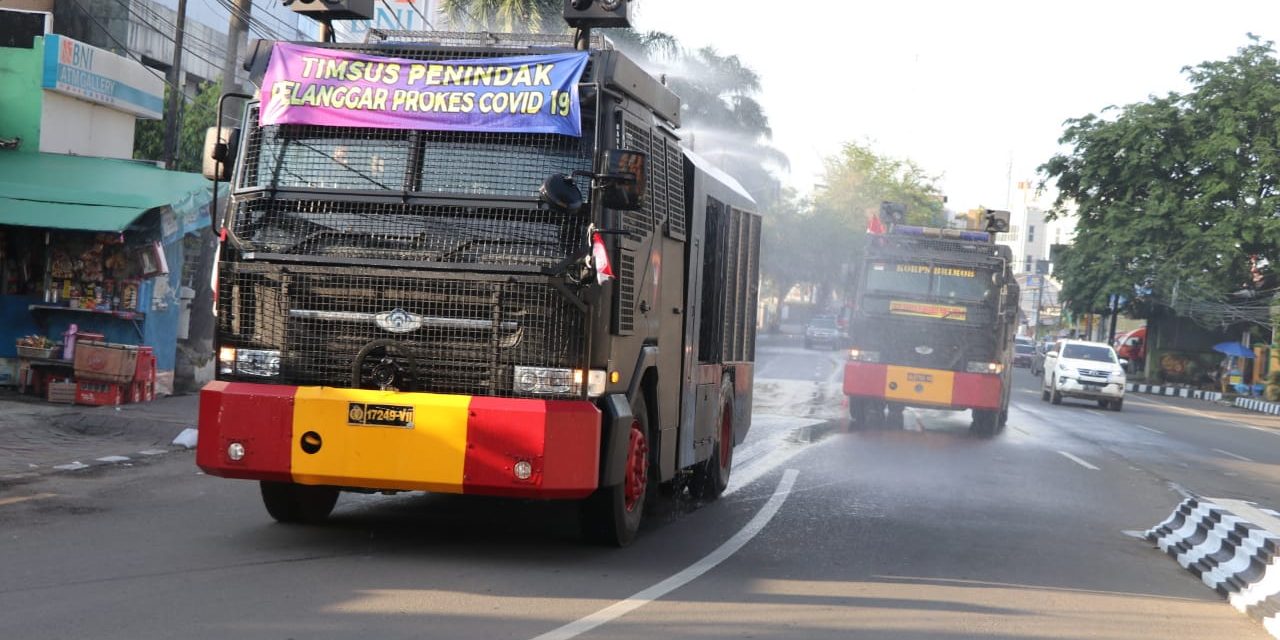 Peresmian KTJ Sigacor, Polrestro Tangkot Pergunakan Mobil Watercanon Semprot Disinfektan