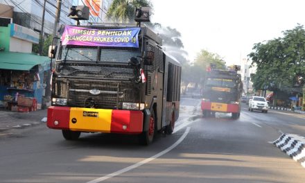 Peresmian KTJ Sigacor, Polrestro Tangkot Pergunakan Mobil Watercanon Semprot Disinfektan