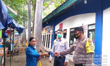 Polsek Cipondoh Gelar Ops. Yustisi dan Bagikan Masker Kepada Penumpang di Terminal Bus Poris Plawad