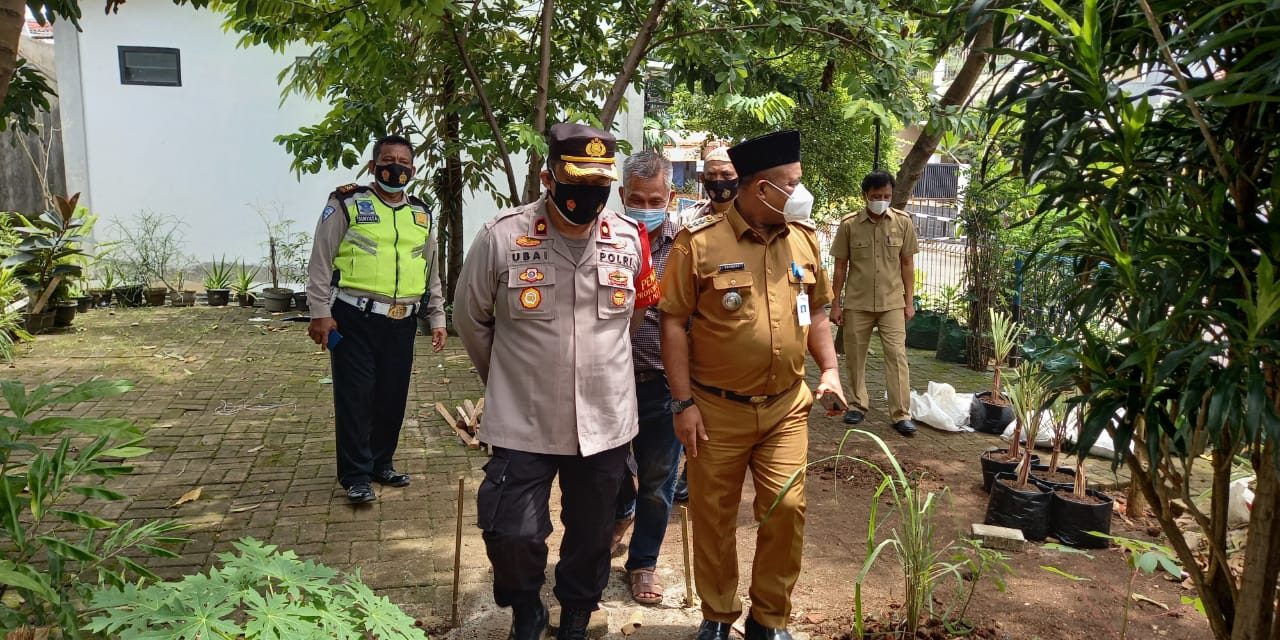 Kapolsek Cipondoh Bersama Tiga Pilar Monitoring Ketahanan Pangan di Kampung Tangguh Jaya di Kel. Panunggangan Utara