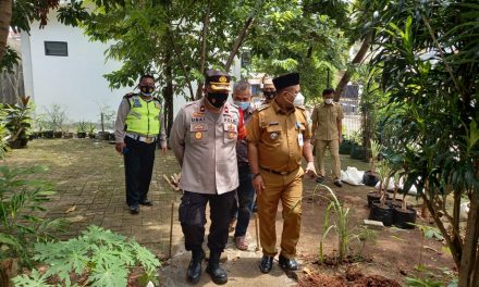 Kapolsek Cipondoh Bersama Tiga Pilar Monitoring Ketahanan Pangan di Kampung Tangguh Jaya di Kel. Panunggangan Utara