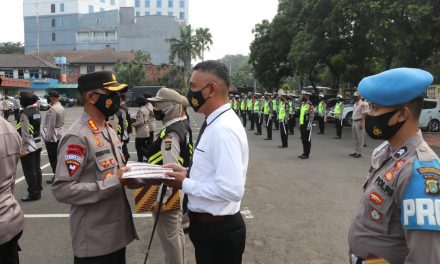 PEMBERIAN PENGHARGAAN TERHADAP PERSONIL POLRES METRO TANGERANG KOTA YANG MENJADI GARDA TERDEPAN PENANGANAN COVID 19