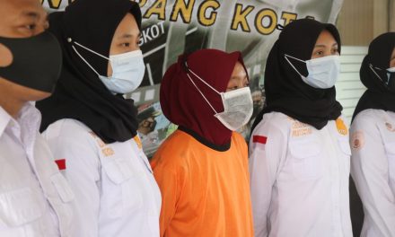 Ibu Kandung Tersangka Pembuang Jasad Bayi Dalam Kantong Plastik