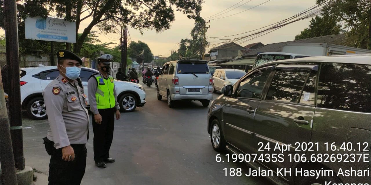 Unit Lantas Polsek Cipondoh Melaksanakan Protap Gatur Lalin Sore Dalam Rangka Ops. Keselamatan Jaya 2021