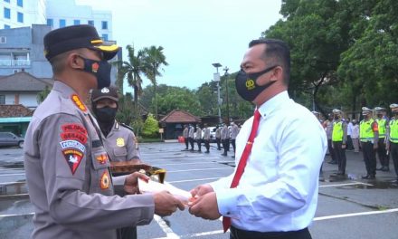 Pemberian Penghargaan kepada Anggota Polri Polres Metro Tangerang Kota yang berprestasi