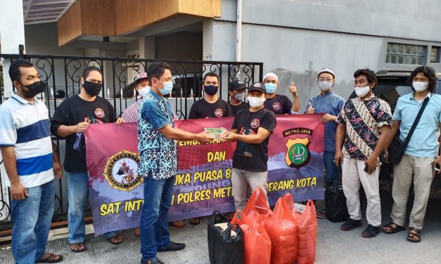 Wakasat Intelkam Akp Arief Sarifudin, SH, MH Melaksanakan Kegiatan Cooling System Dengan Membagikan Takjil  Ke Ponpes Dan Warga Sekitar