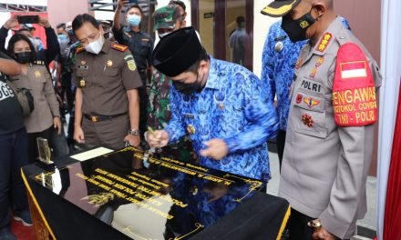 Kapolres Metro Tangerang Kota Kombes Pol Deonijiu De Fatima,S.IK,SH bersama Dandim 0506 Tangerang Dan Walikota Dalam Rangka Pengukuhan Polsek Pinang Polres Metro Tangerang Kota