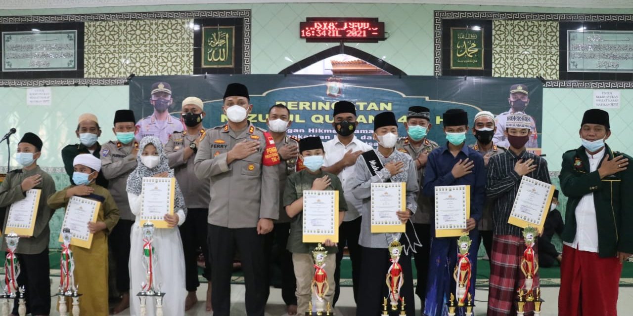 Wakapolres Metro Tangerang Kota, Akbp Ferry Irawan,S.IK Bersama PJU Menghadiri Kegiatan Peringatan Nuzulul Qur’an di Masjid Al – Kautsar Polres Metro Tangerang