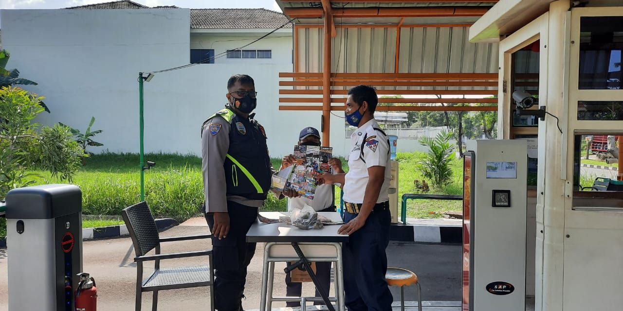 Sambang Pos Satpam, Bhabinkamtibmas Sosialisasikan Penerimaan Anggota Polri