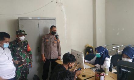 Kasubsektor Poris Plawad Polsek Cipondoh Monitoring Cek Swab Geenose di Terminal Bus Poris Plawad