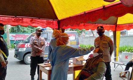 Pemudik Rapid Test Swab Antigen di Posko Swab Polsek Cipondoh Kel.Petir Cipondoh