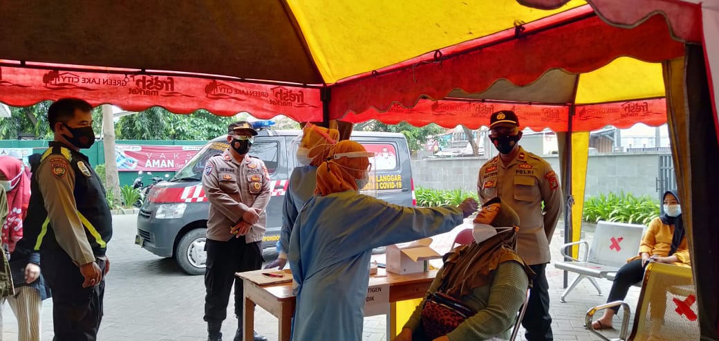 Pemudik Rapid Test Swab Antigen di Posko Swab Polsek Cipondoh Kel.Petir Cipondoh