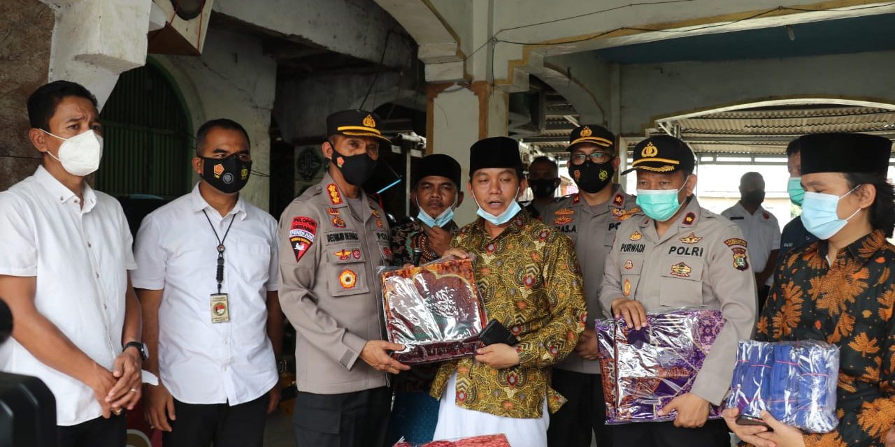 Kapolres Metro Tangerang Kota,Kombes Pol Deonijiu De Fatima,S.IK,SH didampingi PJU mengadakan silaturrahmi dengan Pengurus Masjid Pintu 1000