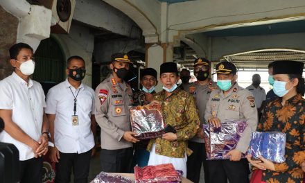 Kapolres Metro Tangerang Kota,Kombes Pol Deonijiu De Fatima,S.IK,SH didampingi PJU mengadakan silaturrahmi dengan Pengurus Masjid Pintu 1000