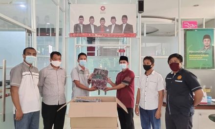 Wakasat Intel Polres Metro Tangerang Kota, Akp Arif Syaefudin,SE Membagikan Masker & Sajadah Kepada Ponpes Darul Qur’an dan Yayasan Panti Asuhan Darussalam Annur .