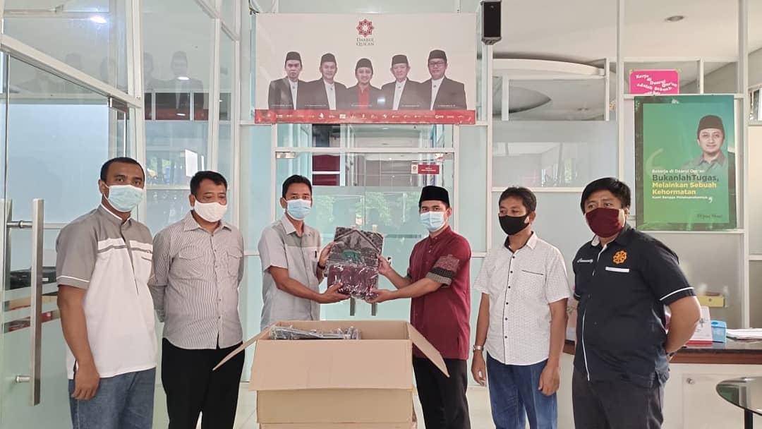 Wakasat Intel Polres Metro Tangerang Kota, Akp Arif Syaefudin,SE Membagikan Masker & Sajadah Kepada Ponpes Darul Qur’an dan Yayasan Panti Asuhan Darussalam Annur .