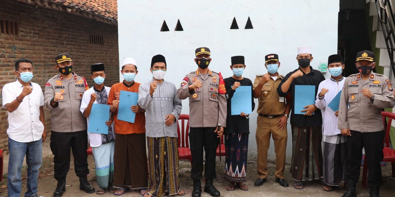 Kapolres Metro Tangerang Kota Santuni Santri Tidak Mudik dan Lansia yang Ditinggal Anak Merantau