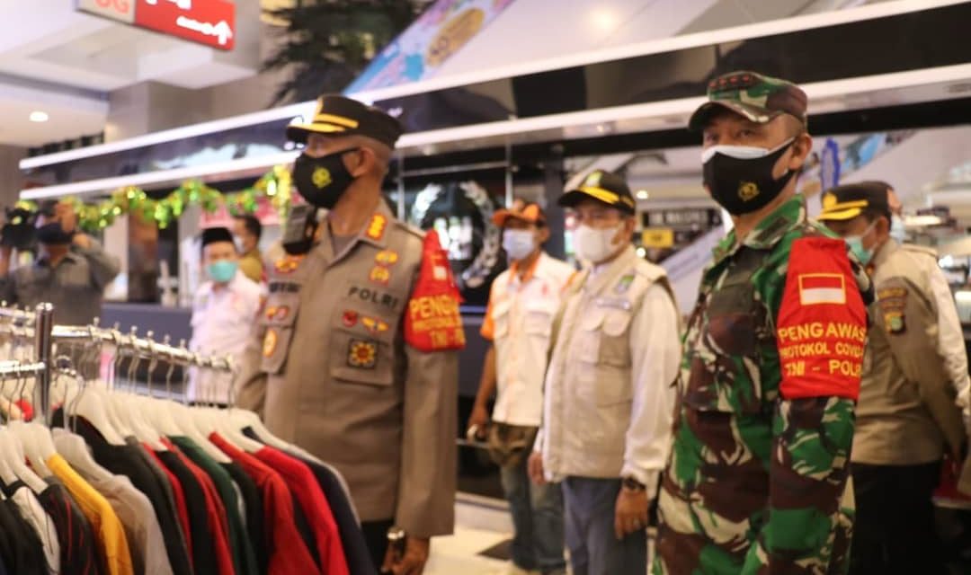 Kapolres Metro Tangerang Kota Bersama Walikota Tangerang, Dan Dandim 0506 Tangerang,mengadakan Pengecekan Pusat Perbelanjaan Dan Pos Penyekatan Mudik Lebaran Wilayah Kota Tangerang