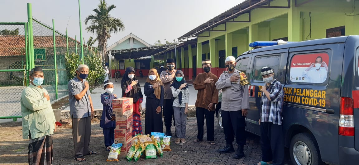 Ramadhan Berokah, Polsek Cipondoh Salurkan Sembako dan Santunan Ke Yayasan Yatim Piatu Al Muhajirin Cipondoh