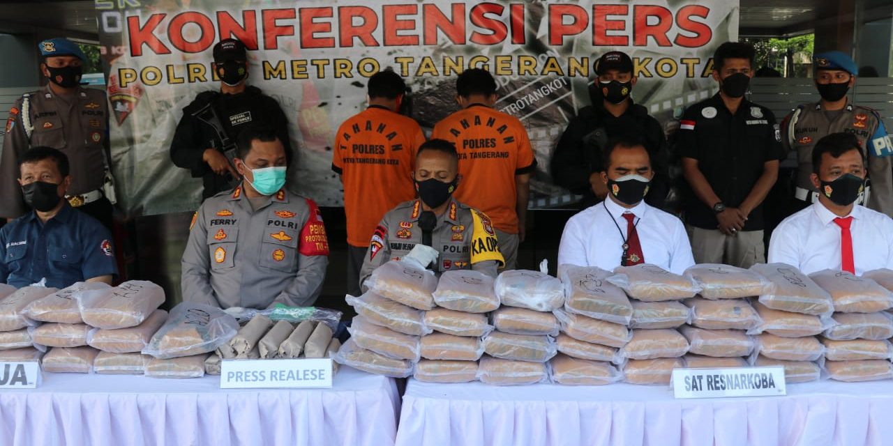 KONFERENSI PERS UNGKAP KASUS TINDAK PIDANA NARKOTIKA JENIS GANJA SEBERAT 64 KILOGRAM JARINGAN SUMATERA – JAKARTA