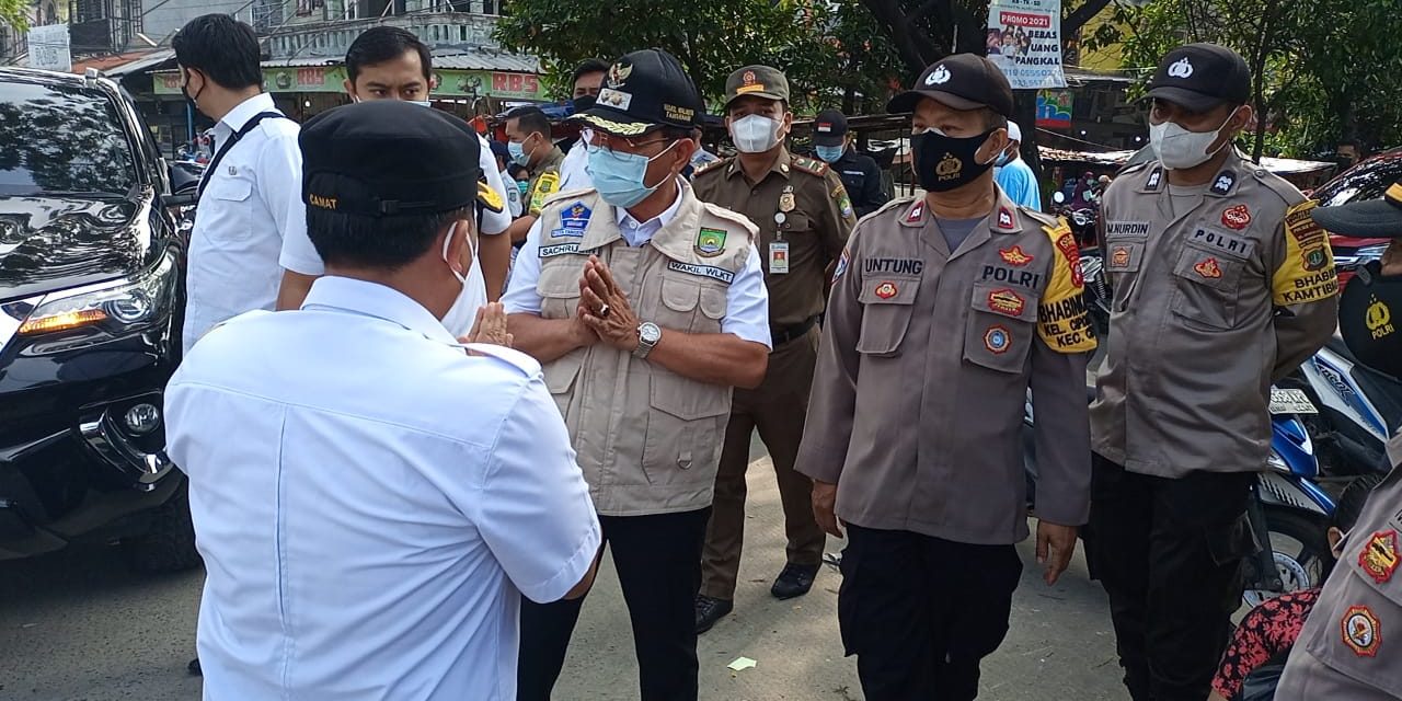 Polsek Cipondoh Lakukan Pengamanan Rapid Test Swab Antigen C-19 di Pasar Poris Indah