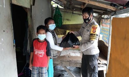 Ramadhan Barokah, Polsek Cipondoh Salurkan Paket Sembako Kepada Para Kaum Dhuapa