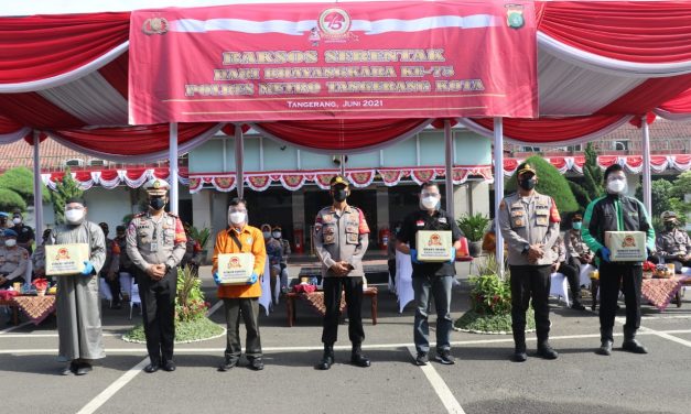 Jajaran Polres Metro Tangerang Kota Mendistribusi Ratusan Paket Sembako Secara Langsung Kepada Warga Kota Tangerang