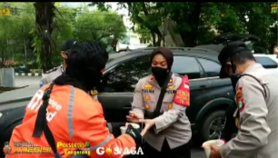 Kapolsek Tangerang Polres Metro Tangerang Kota,Kompol Yulies Andri Pratiwi,S.IK  Melaksanakan Giat Jumat Barokah