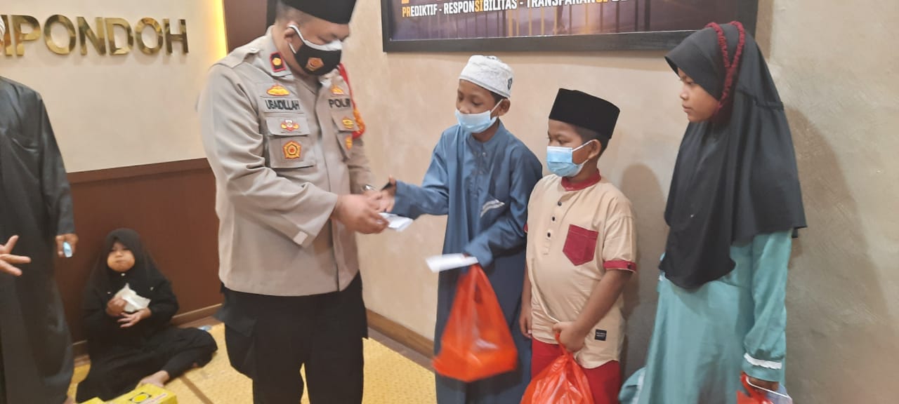 Polsek Cipondoh Gelar Pengajian Rutin dan Santunan Anak Yatim Piatu