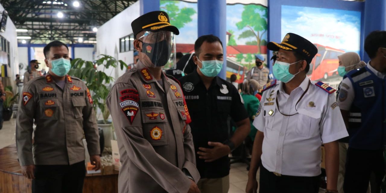 Menyambut HUT Bhayangkara Ke-75 Polres Metro Tangerang Kota Melaksanakan Kegiatan Vaksinasi Massal Di Terminal Bus Poris Plawad Kota Tangerang