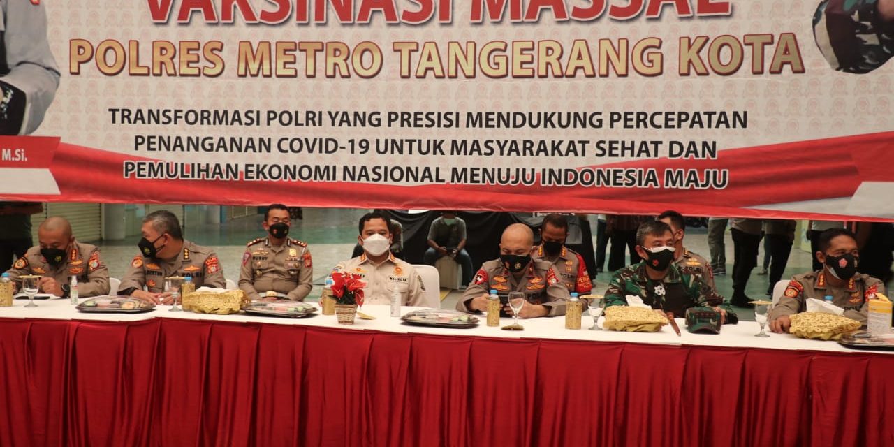 Serentak se-Indonesia, 1.216 Dosis Vaksin Disuntik Polisi di Mall Balekota Tangerang