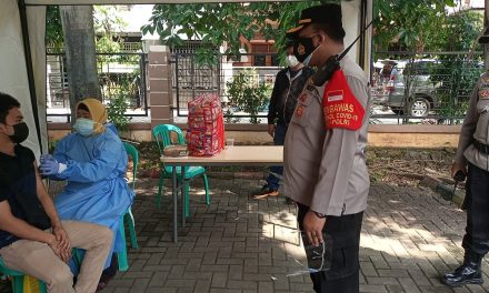 Kapolsek Cipondoh Bersama Tiga Pilar Melakukan Pengecekan Vaksinasi dan Swab Antigen di Kel Poris Plawad Utara kec. Cipondoh Kota Tangerang