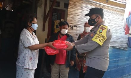 Polsek Cipondoh Bersama Tiga Pilar Distribusikan Logistik Makanan Matang dari Posko PPKM MIKRO Peduli Covid 19